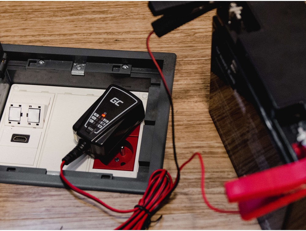 Oplader voor accu's 6V / 12V (1A) thumbnail 2